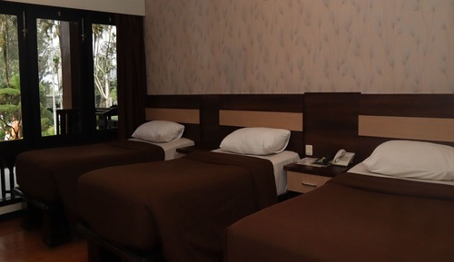 Superior Triple Room (with twin bed)