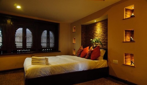 Premium Studio Suite, 1 Double Bed, Ensuite, Mountain View