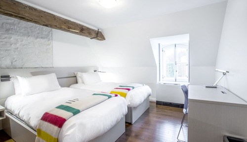 Contemporary Room, 2 Single Beds 