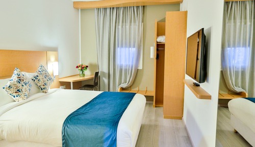 SUPERIOR DOUBLE ROOM POOL VIEW