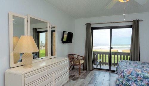 Deluxe Condo, Multiple Beds, Ocean View, Beachfront