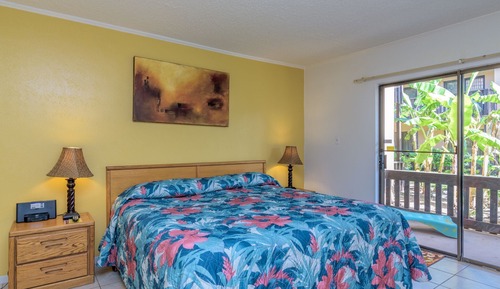 Standard Condo, 1 King Bed with Sofa bed, Courtyard View, Ground Floor