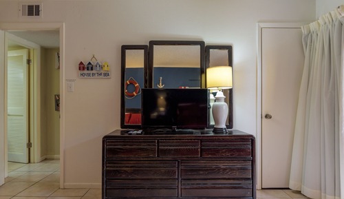 Superior Condo, 1 Bedroom, Pool View, Poolside