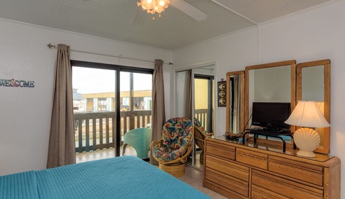 Superior Condo, 1 King Bed with Sofa bed, Balcony, Partial Ocean View