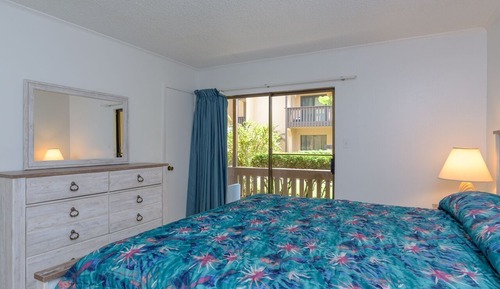 Basic Condo, 1 King Bed with Sofa bed, Courtyard View, Beachside