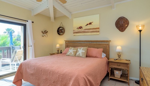 Superior Condo, 1 King Bed with Sofa bed, Balcony, Partial Sea View
