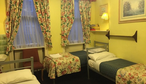 Triple Room, 3 Twin Beds, Shared Bathroom