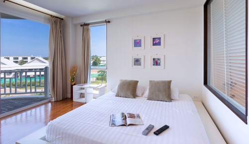 2 Bedroom Apartment with Sea View (Free WIFI in room)