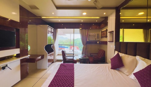 Suite, City View