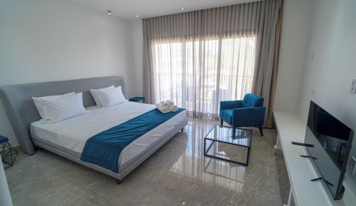 Luxury Room, 1 King Bed, Pool View