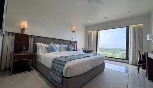 Studio Suite, City View