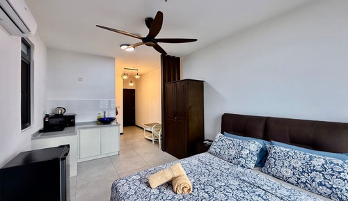 Superior Studio, 1 Queen Bed, Kitchen, City View
