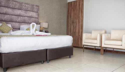 Deluxe Room, 1 King Bed, Non Smoking, Lake View