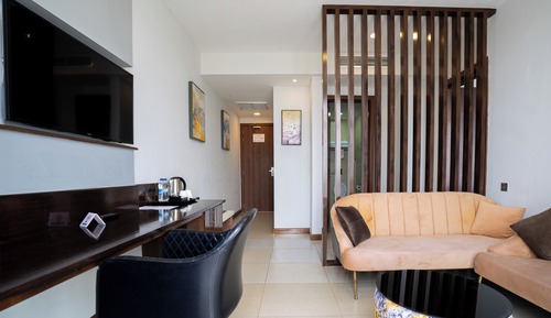 Executive Room, 1 King Bed, Non Smoking, Lake View