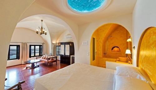Classic Suite with Caldera View and Shared Pool