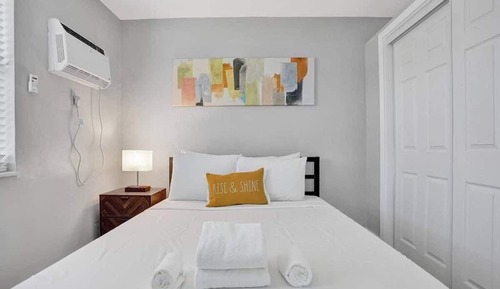 Club Single Room, 1 Queen Bed with Sofa bed, Non Smoking