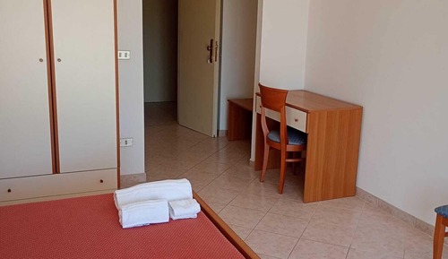 Deluxe Room, Hearing Accessible, Partial Sea View