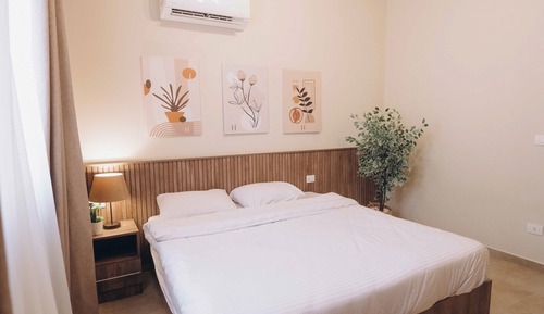 Luxury Studio, Air conditioning