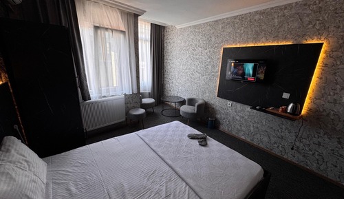 Deluxe Suite, City View