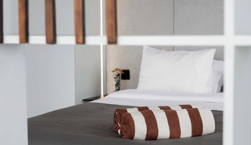 Studio, 1 King Bed, Balcony