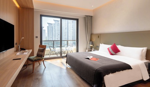 Classic Room, 1 King Bed, Kitchenette (Suzhou Creek View)