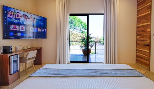 Superior Room, 1 King Bed, Balcony