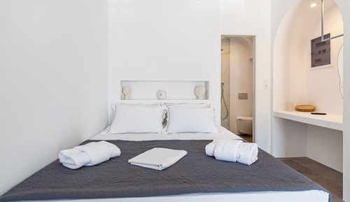 Luxury Studio, Courtyard View