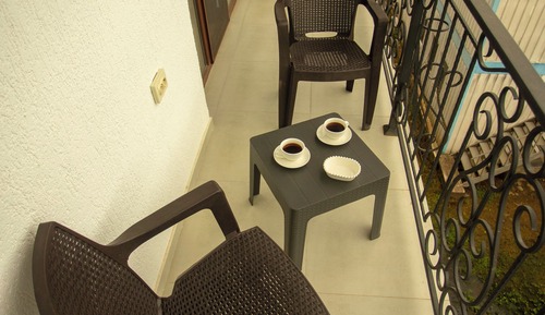 Room, Balcony