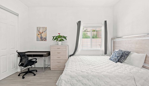 House, 1 King Bed, Patio, Garden View (258 Walnut)