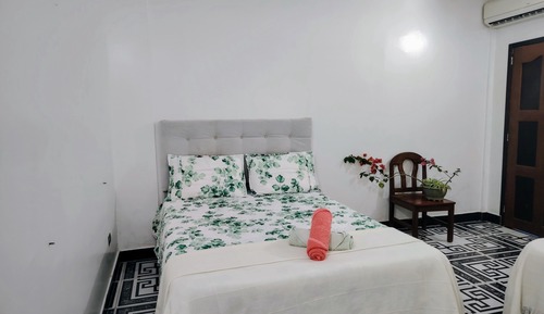 Room, Lanai