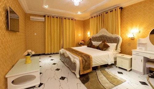 Royal Suite, Park View