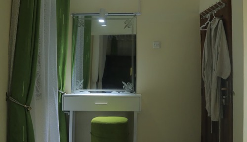 Economy Room