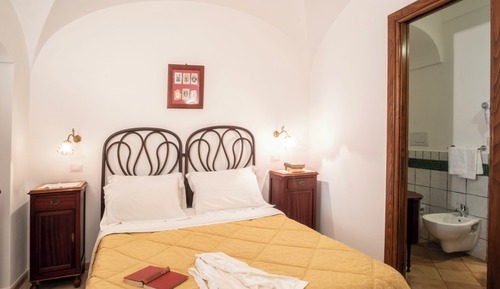 Classic Double Room, Kitchenette, Courtyard View