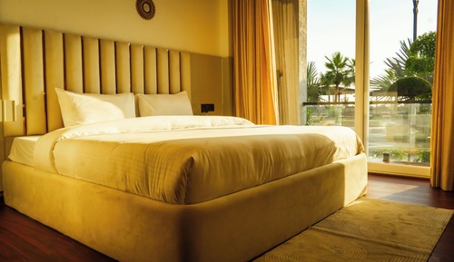 Family Suite with Balcony-Courtyard View