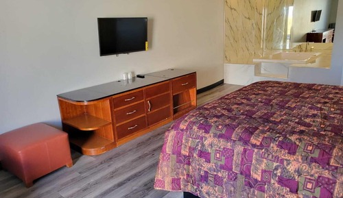 Honeymoon Suite