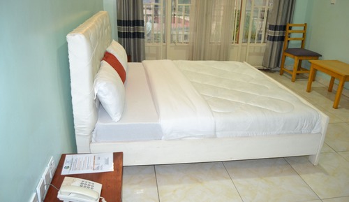 Comfort Single Room, Housekeeping, Mountain View