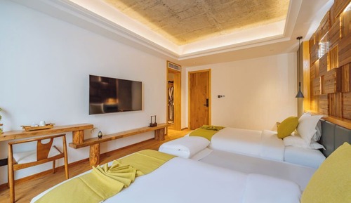 Premier Twin Room, Patio, Hill View