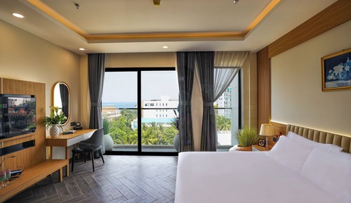 Deluxe Room, Balcony, Beach View