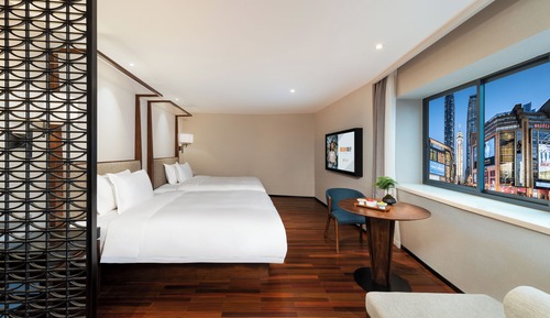 Four Seasons City Family Room