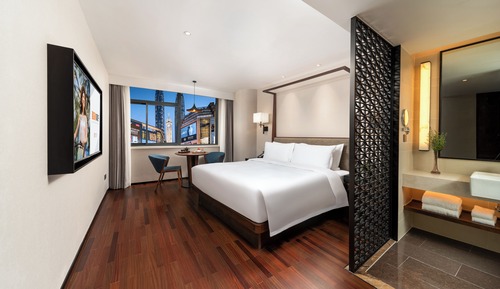 Four Seasons View King Room