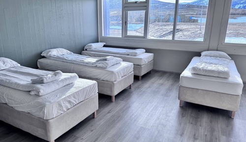 Family Room, Shared Bathroom, Mountain View