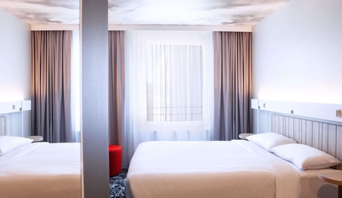 Standard Room, 1 Queen Bed