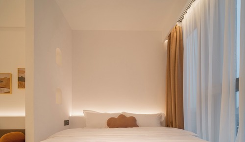 Senior Twin Room, City View