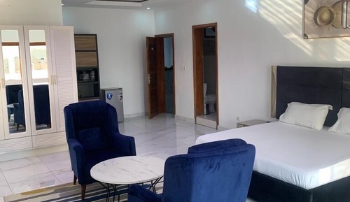 Luxury Suite, City View