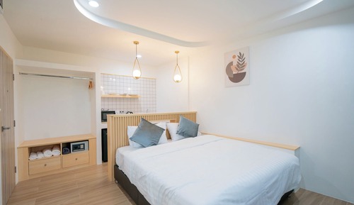 R301 - Standard King Room