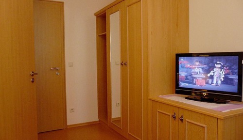 Single Room, Mountain View