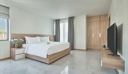 Classic Triple Room, City View