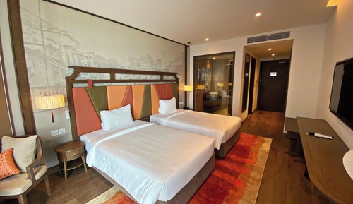 Deluxe Single Room, Partial Sea View