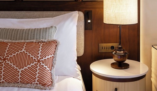 Deluxe Room, 1 King Bed, Garden View