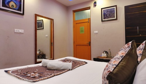 Deluxe Room, Hill View